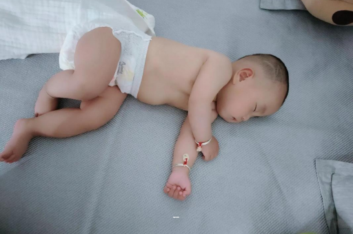 临汾宝宝突然很多眼屎